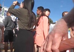 让一辆比赛车。 亚洲色情吸烟